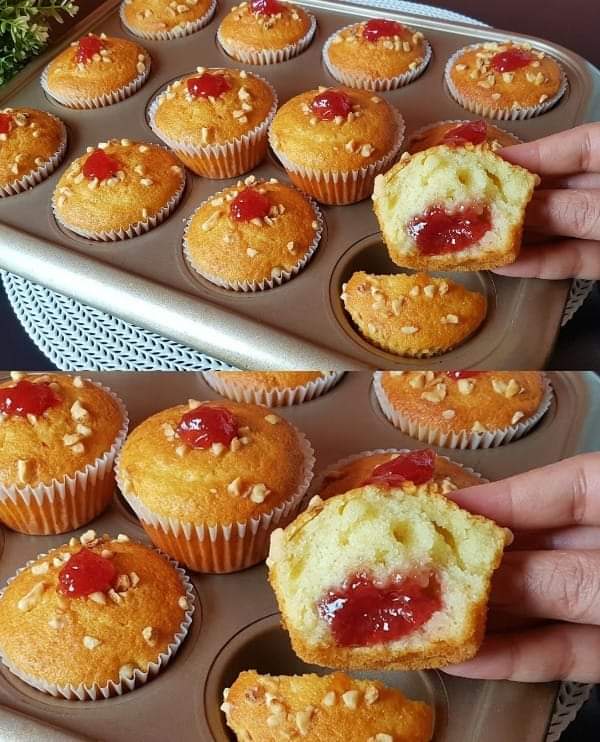 Quick Strawberry Jam-Filled Muffins - Meryem Recipes